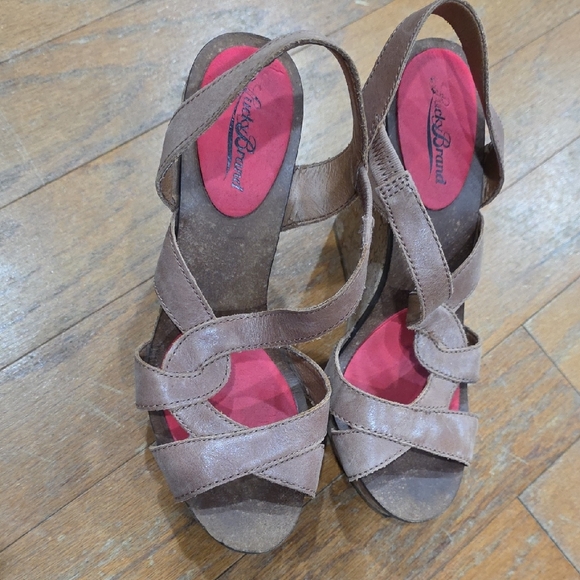 Lucky Brand Women's Brown Cork Wedge Sandals - Picture 3 of 3